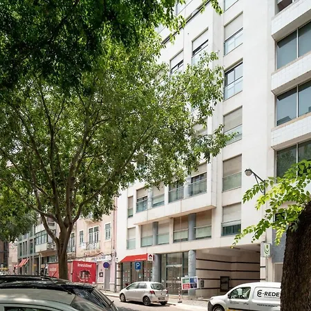 Azzurra - 2 Bedrooms And Parking In Avenidas Novas 리스본