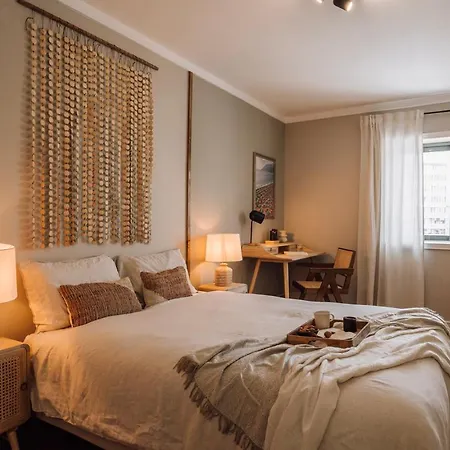 Azzurra - 2 Bedrooms And Parking In Avenidas Novas リスボン