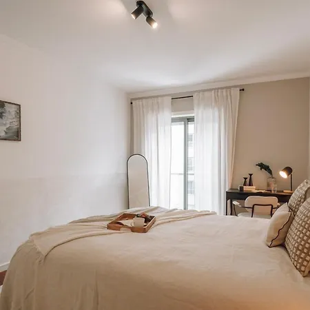 Azzurra - 2 Bedrooms And Parking In Avenidas Novas *