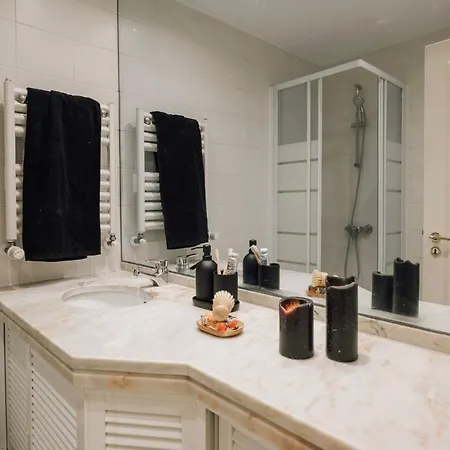 Azzurra - 2 Bedrooms And Parking In Avenidas Novas Apartament Lizbona