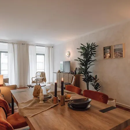 Azzurra - 2 Bedrooms And Parking In Avenidas Novas Lisbona
